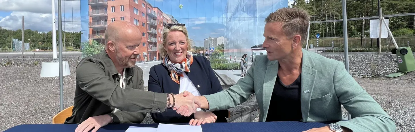 Vdn för Consto och vdn för Eidar skakar hand