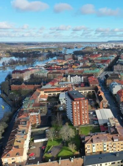 drönarbild över Trollhättan